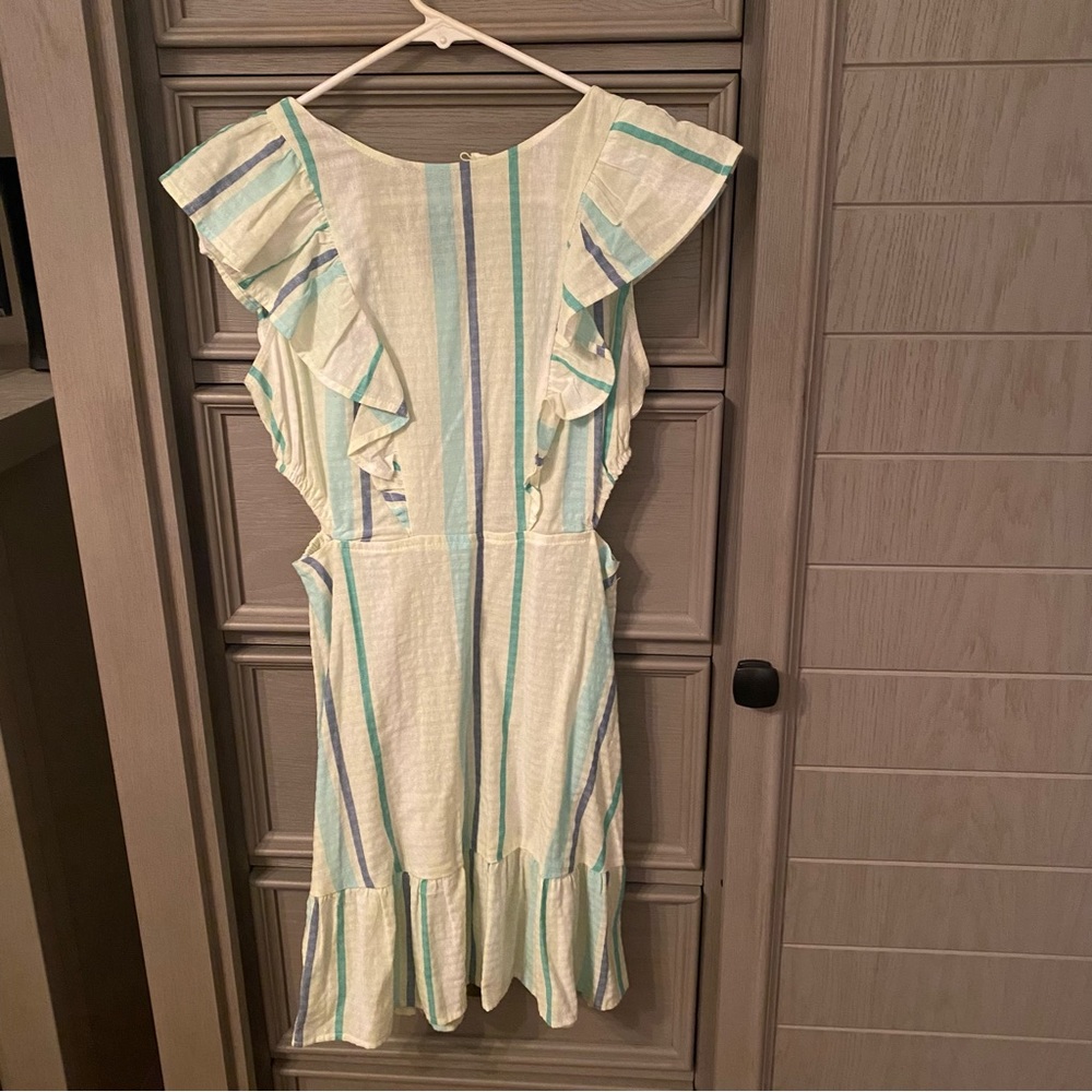 CUTE FLOWY SUMMER DRESS!
